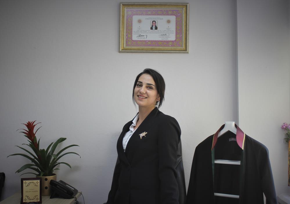 Bursa’da 11 yıl hemşirelik yaptığı üniversitenin avukatı oldu