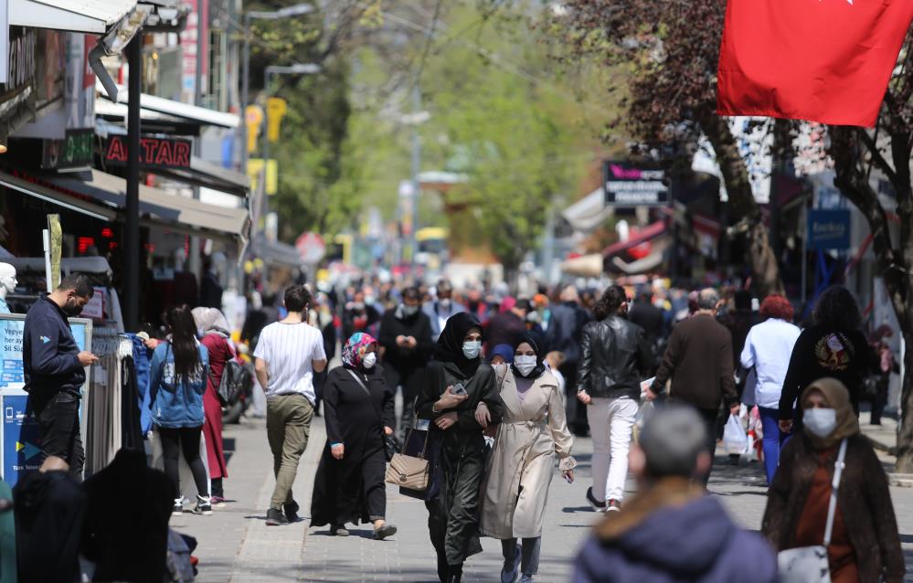 Bursa’da endişelendiren yoğunluk! Çarşı-pazar tıklım tıklım