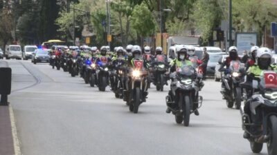 Bursa’da motosikletli polis ekiplerinden 23 Nisan turu
