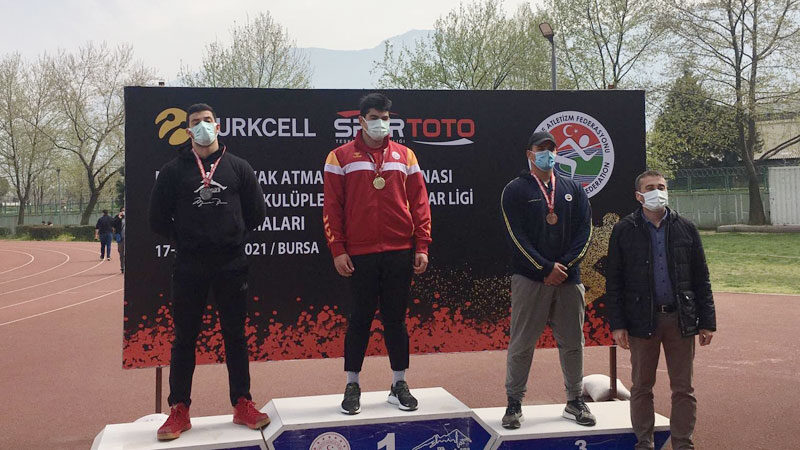 Osmangazi Belediyespor Atletizm Takımı sporcularından Enes Cankaya, Nurullah İvak Atmalar