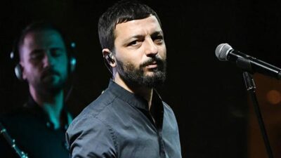 Ünlü şarkıcı Mehmet Erdem hosteslere saldırdı!