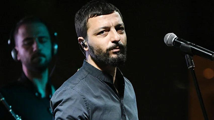 Ünlü şarkıcı Mehmet Erdem hosteslere saldırdı! Ünlü şarkıcı Mehmet Erdem hosteslere saldırdı!