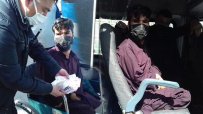 Tekerlekli sandalyede dilenirken yakalandı