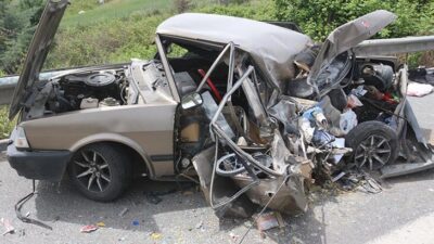 TIR ile otomobil çarpıştı: 4 yaralı