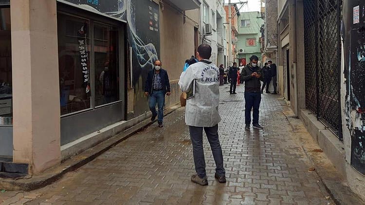 İzmir’de dehşet! Evinde tabancayla vurulmuş halde bulundu