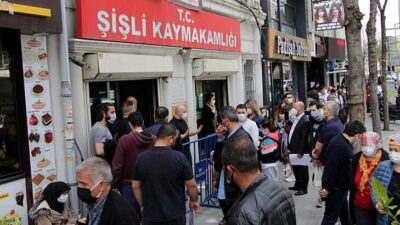 Seyahat izin belgesi almak isteyenler kaymakamlıklara akın etti