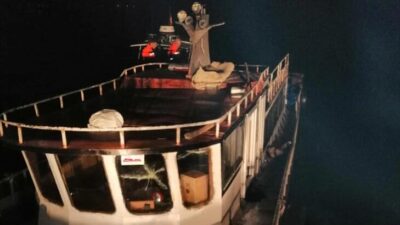 Van Gölü’nde, teknede 20 kaçak göçmen yakalandı