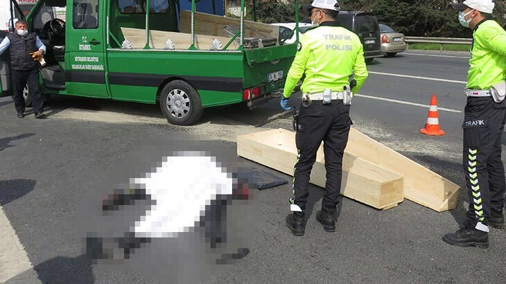 TEM’de feci kaza! Metrelerce sürüklenen motosikletli hayatını kaybetti