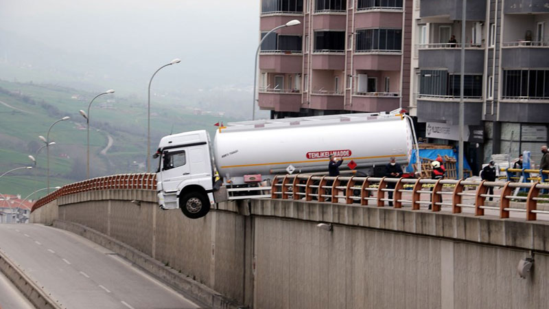 El frenini çekmeyi unutunca…
