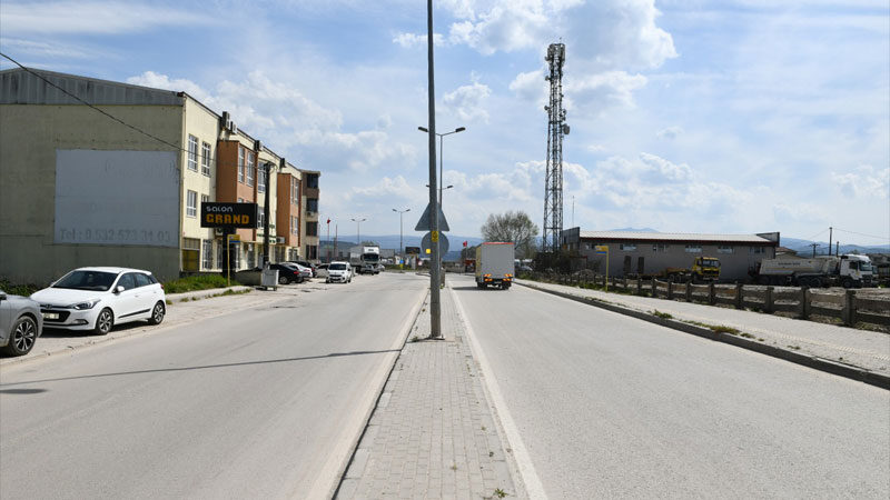 Mustafakemalpaşa'da Hamidiye ve Yalıntaş mahallelerini birbirine bağlayan caddeye MHP’nin merhum