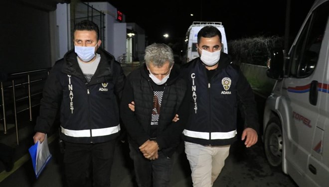 Öldürdüğü arkadaşının gözünü kapatıp evini temizledi