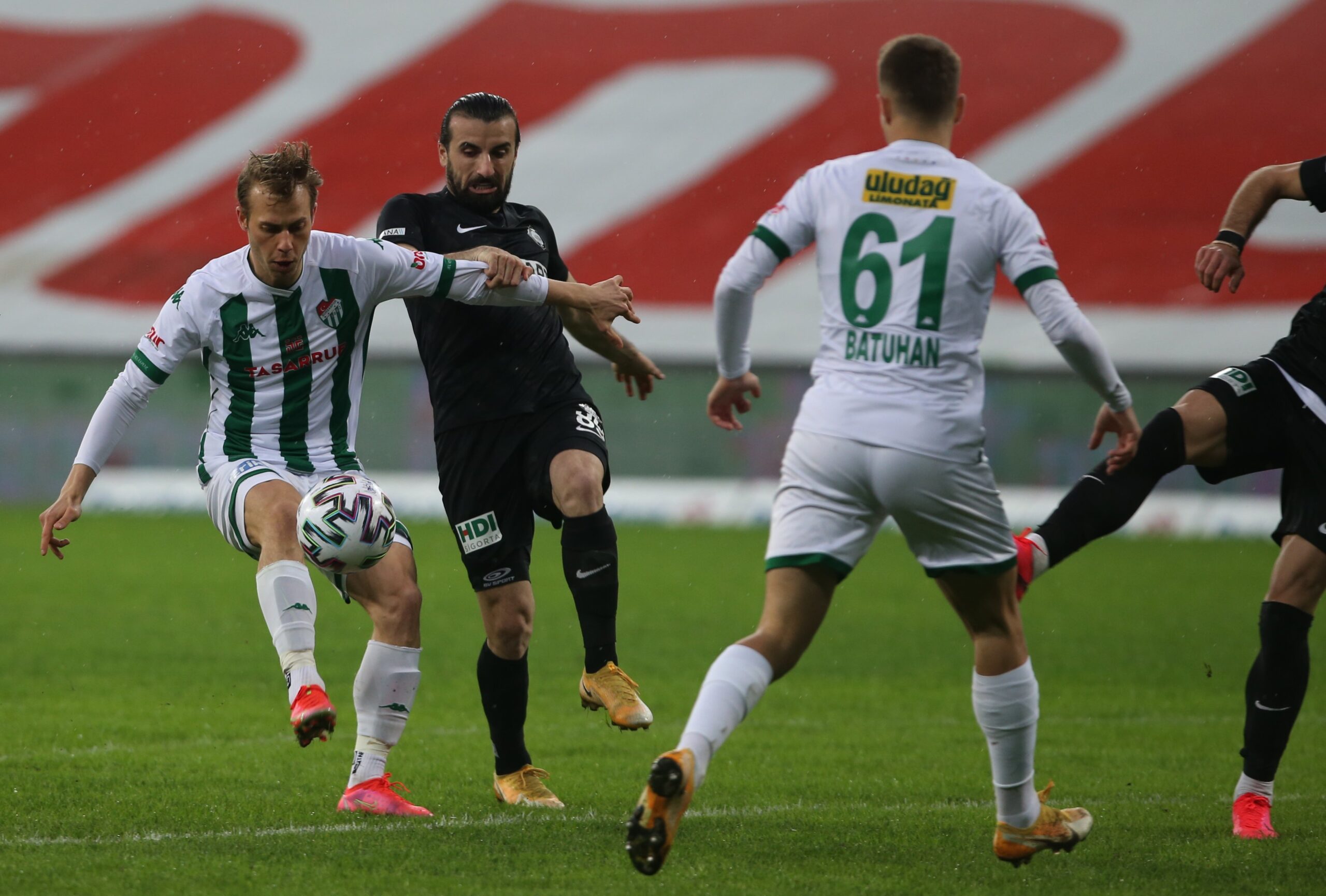 Bursaspor’da neler oluyor? Eski yöneticiden şok iddia…
