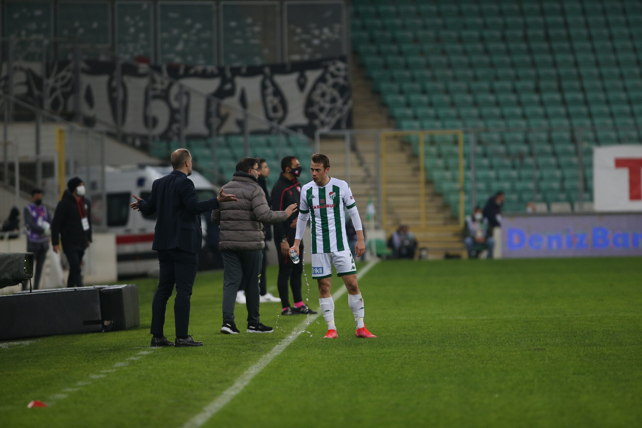 Timsah’ta destek mesajları!