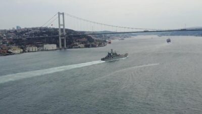 Rus savaş gemileri Boğaz’dan geçti! Çok sayıda ekip eşlik etti