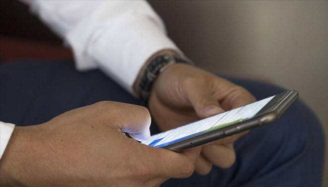 Telefonuna program indirdi, kâbusu yaşadı