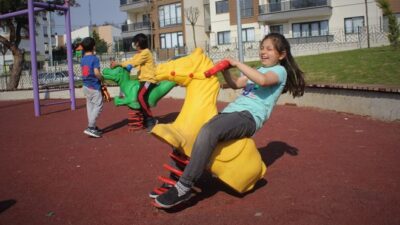 Bursa’da güvenlik kameralı park! Aileler çocuklarını evden izliyor