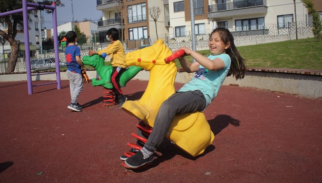 Bursa’da güvenlik kameralı park! Aileler çocuklarını evden izliyor