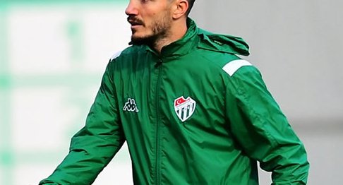 Bursaspor’un eski oyuncusuna şok! O kulüp de gönderdi… Bursaspor’un eski oyuncusuna şok! O kulüp de gönderdi…