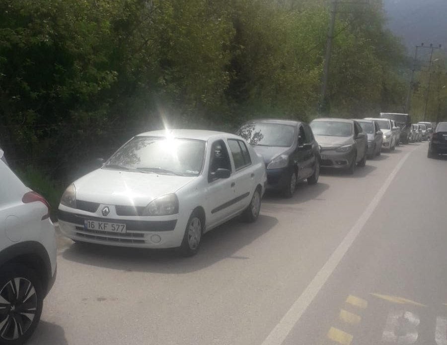 Bursa’da bu araçlar nereye gidiyor? Kuyruğun sonu yok!