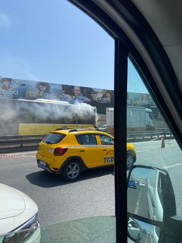 Metrobüste yangın paniği!