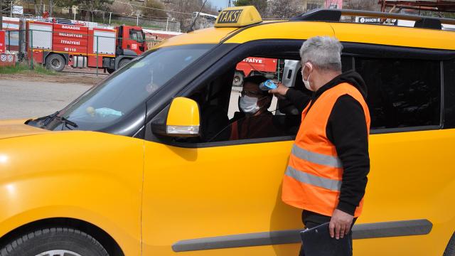 Bu beldeye gelenlerin girişte kaydı alınıyor