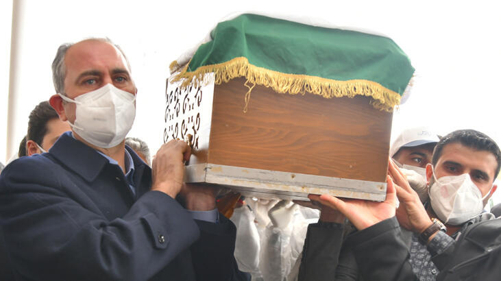 Bakan Gül’den anneye son veda…