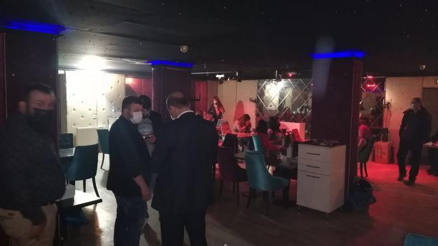 Karantinada olması gerekirken eğlencede yakalandı