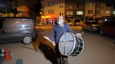 Bursa’da ramazan davulcusundan duygulandıran hareket