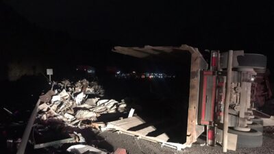 Bursa-Ankara karayolunda tır devrildi