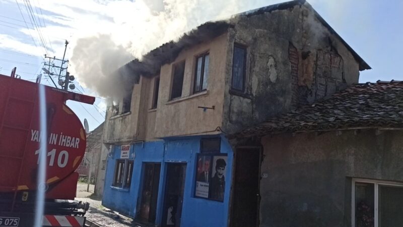 Bursa’da faciaya kıl payı Bursa’da sabah saatlerinde meydana gelen ev yangınında alevler tüp dolu