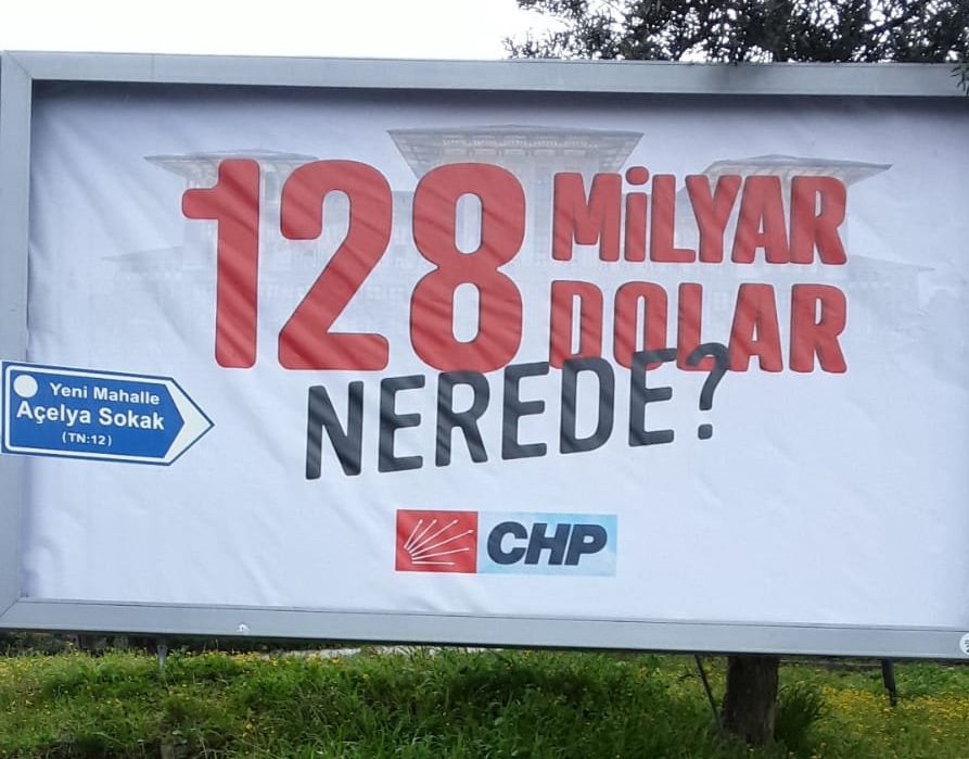 Mudanya’ya asılan bu afiş gündem oldu! CHP’den açıklama var…