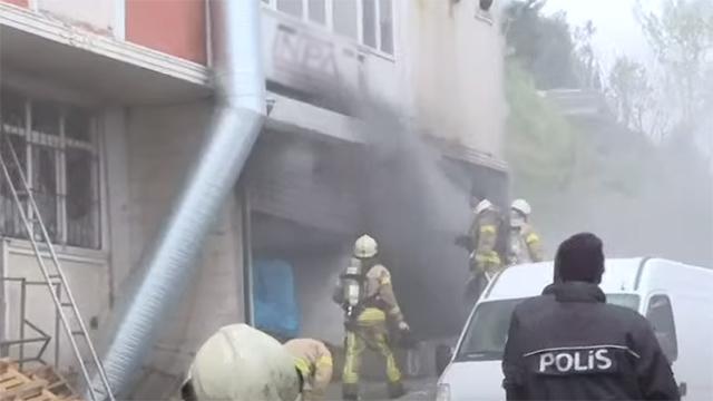 Hırdavat deposunda yangın: 4 ölü