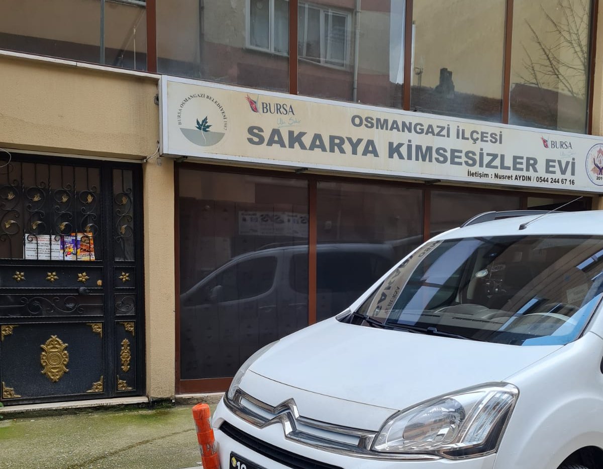 Bursa’da kimsesizler evini depo yaptılar!