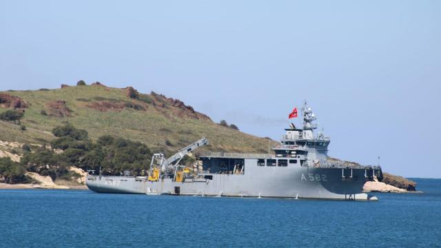 Ege’de denize düşen eğitim uçağının enkazı çıkarıldı