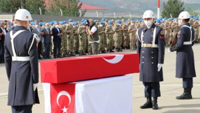 Siirt şehidi için tören