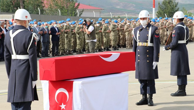 Siirt şehidi için tören