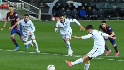 La Liga'da şampiyonluk yarışı veren Barcelona ve Atletico Madrid rahat