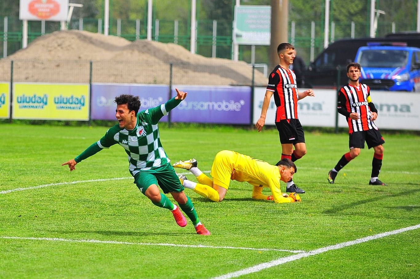 Timsah lideri devirdi! Bu çocukları kimse durduramıyor… Timsah lideri devirdi! Bu çocukları kimse durduramıyor…