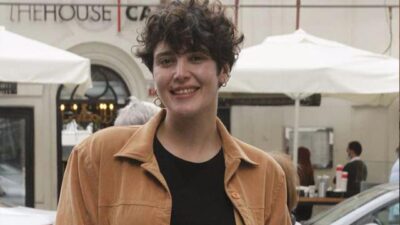 Kadın sevgilisiyle öpüşme pozu olay oldu