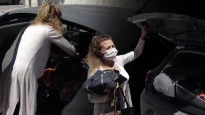 Korkusundan arabasında yaşıyor! ‘Bir gün öldürüleceğim’