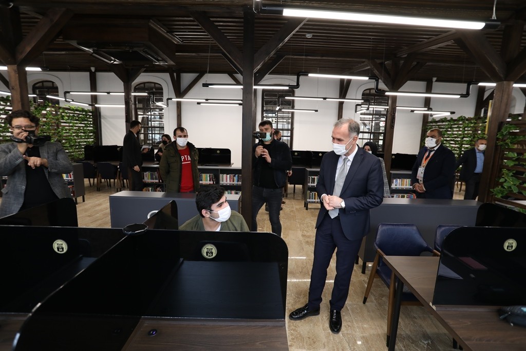 İnegöl’e yeni nöbetçi kitaphane hizmete girdi İnegöl’e yeni nöbetçi kitaphane hizmete girdi