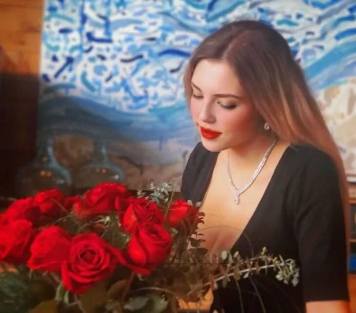 ‘Hakan Sabancı beni yatağa atmaya çalıştı’ demişti! Şimdi de… ‘Hakan Sabancı beni yatağa atmaya çalıştı’ demişti! Şimdi de…