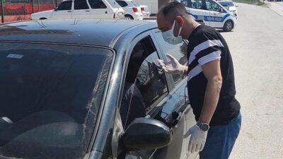 Karantinada olması gerekirken otomobille gezerken yakalandı