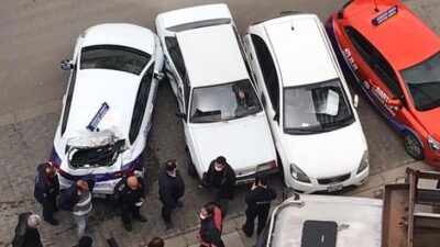 Freni boşalan kamyon araçlara çarptı! 5 saniye ile kurtuldular