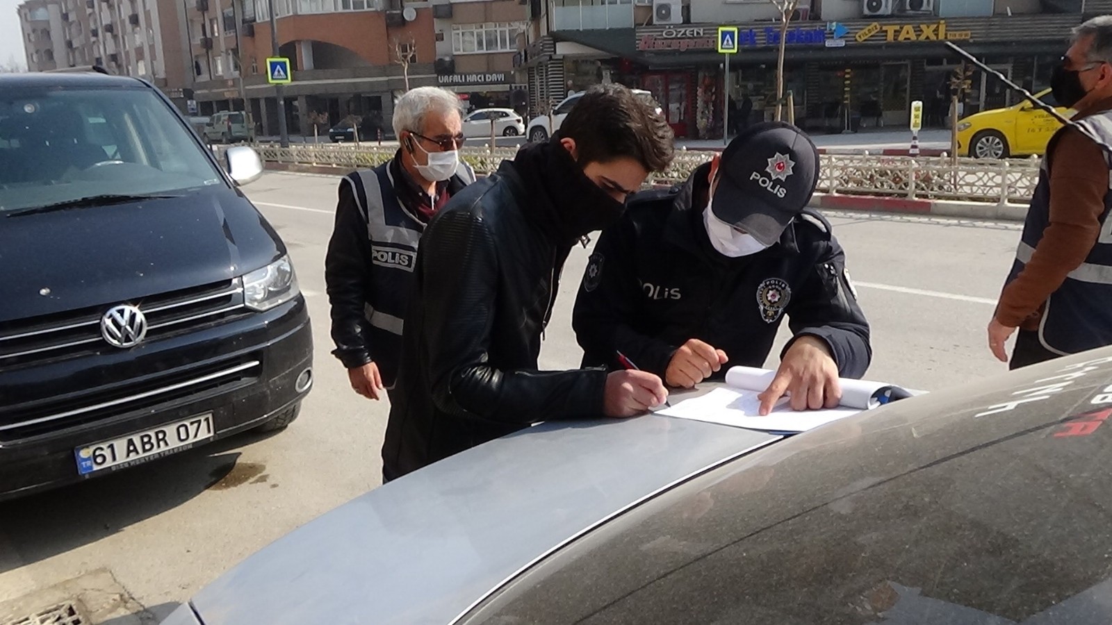 İzin belgesi çıkarmayınca cezayı yediler