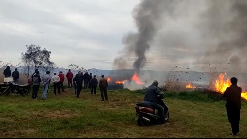 Bursa’da korkutan yangın! Bursa’nın İznik Gölü kıyısındaki sazlık alanda çıkan yangın, yerleşim alanlarına