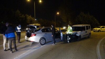 Bursa’da uyuşturucu partisi polis aracına çarpınca bitti