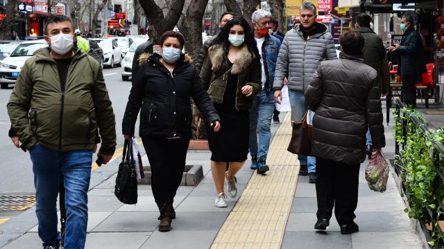 Hasta ziyaretine gitti, 42 kişiye virüs bulaştırdı
