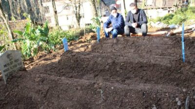 Aynı aileden 8 kişi koronavirüsten hayatını kaybetti