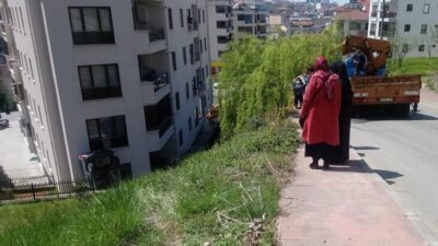 Uçan otomobil şaşkınlığı! Duvara çarptı, dik durdu